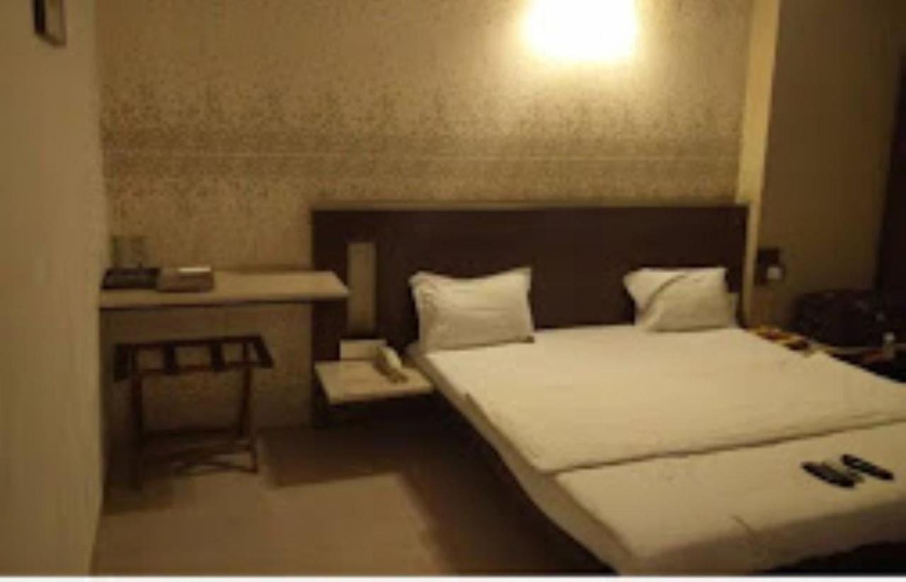 Hotel Sai Saya,Nashik Ngoại thất bức ảnh