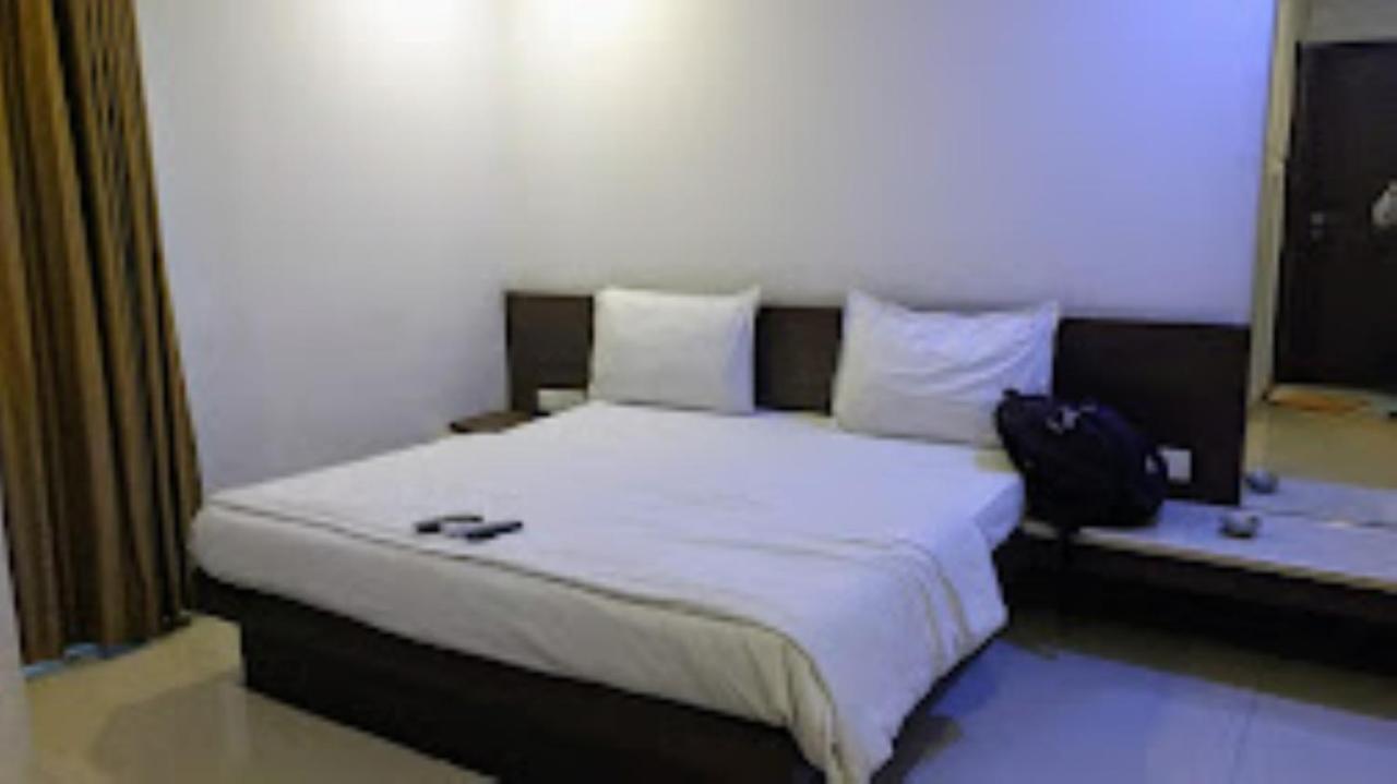 Hotel Sai Saya,Nashik Ngoại thất bức ảnh