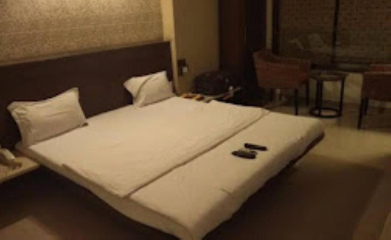 Hotel Sai Saya,Nashik Ngoại thất bức ảnh