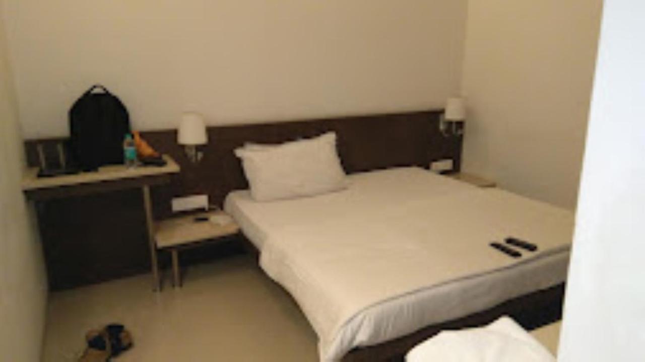 Hotel Sai Saya,Nashik Ngoại thất bức ảnh